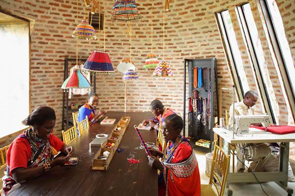 8. Maasai-Beading-Studio-יחצ Angama