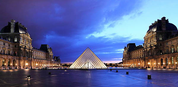 Louvre_at_dusk