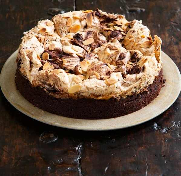 מגזין מקו ועד תרבות Chocolate Meringue Cake<br><br>Perfect whenever you want a special treat.<br><br>Suitable for Passover and for people avoiding gluten.  
